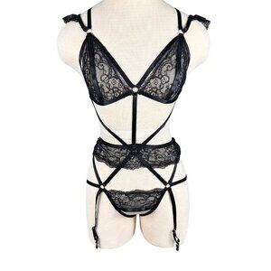 Risque‎ Sexy Black Lace Strappy Bra, Panties and Garters Lingerie Set One Size